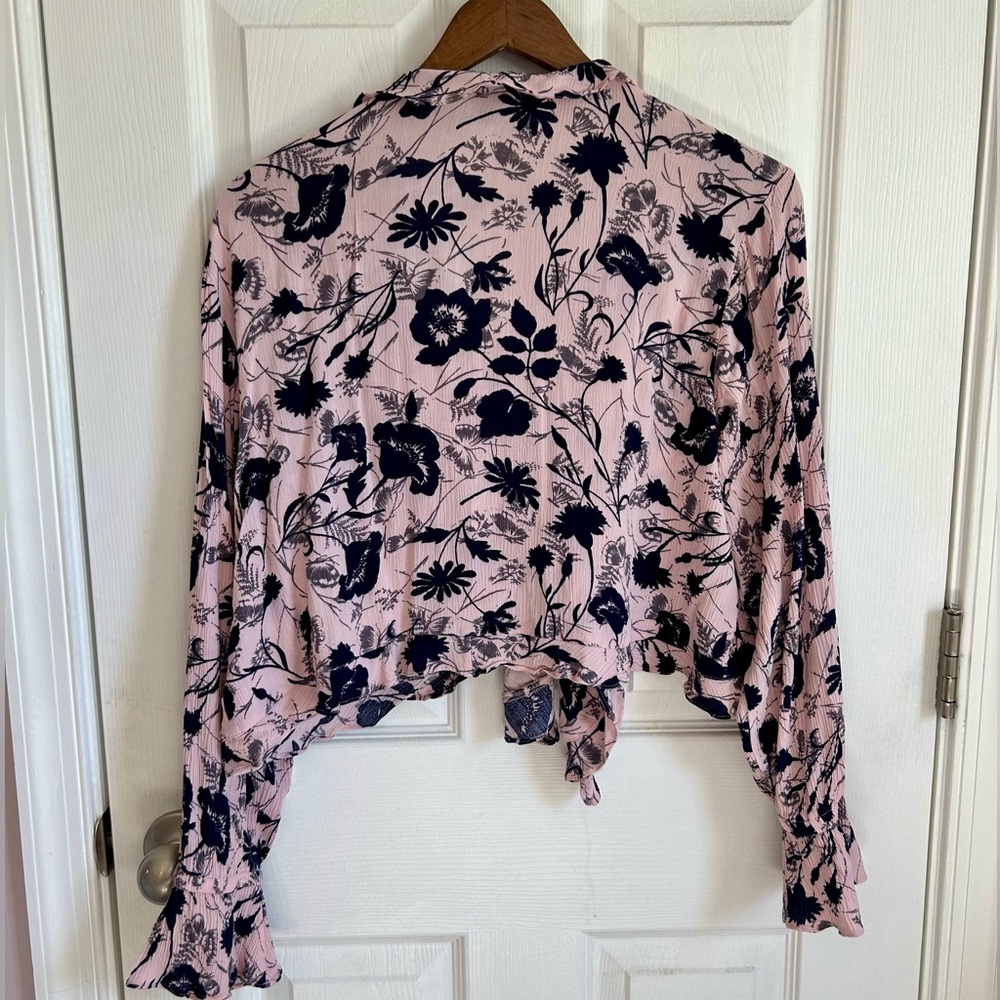 Express Pink and Black Floral Blouse - Picture 4 of 4